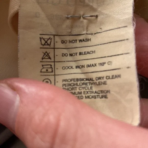 MUST GO 🥳🤩Valentino pencil skirt - Picture 3 of 11